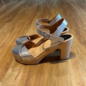 Swedish Hasbeens Merci Sandal in silver!